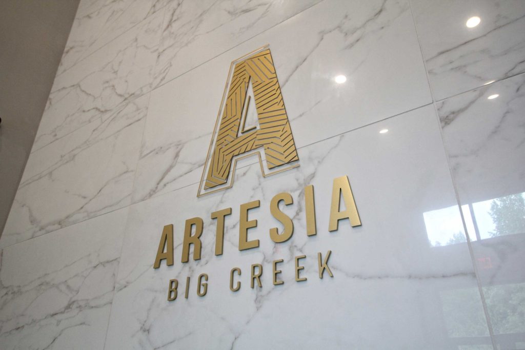 Artisia-Lobby-Sign
